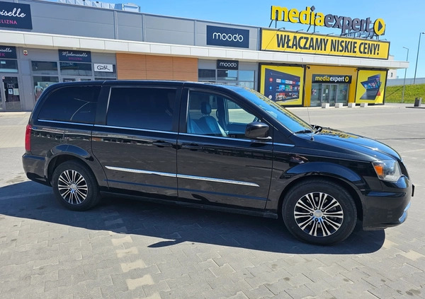 Chrysler Town &amp; Country cena 57500 przebieg: 183000, rok produkcji 2014 z Mława małe 191